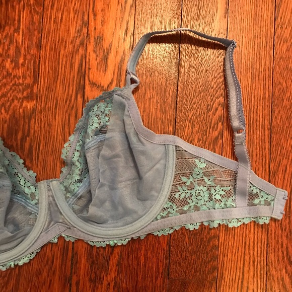Wacoal Lace Bra in Gray and Mint - Picture 2 of 5